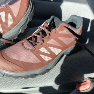 NWT Salomon Kaneo Women's Hiking Shoes Size 10